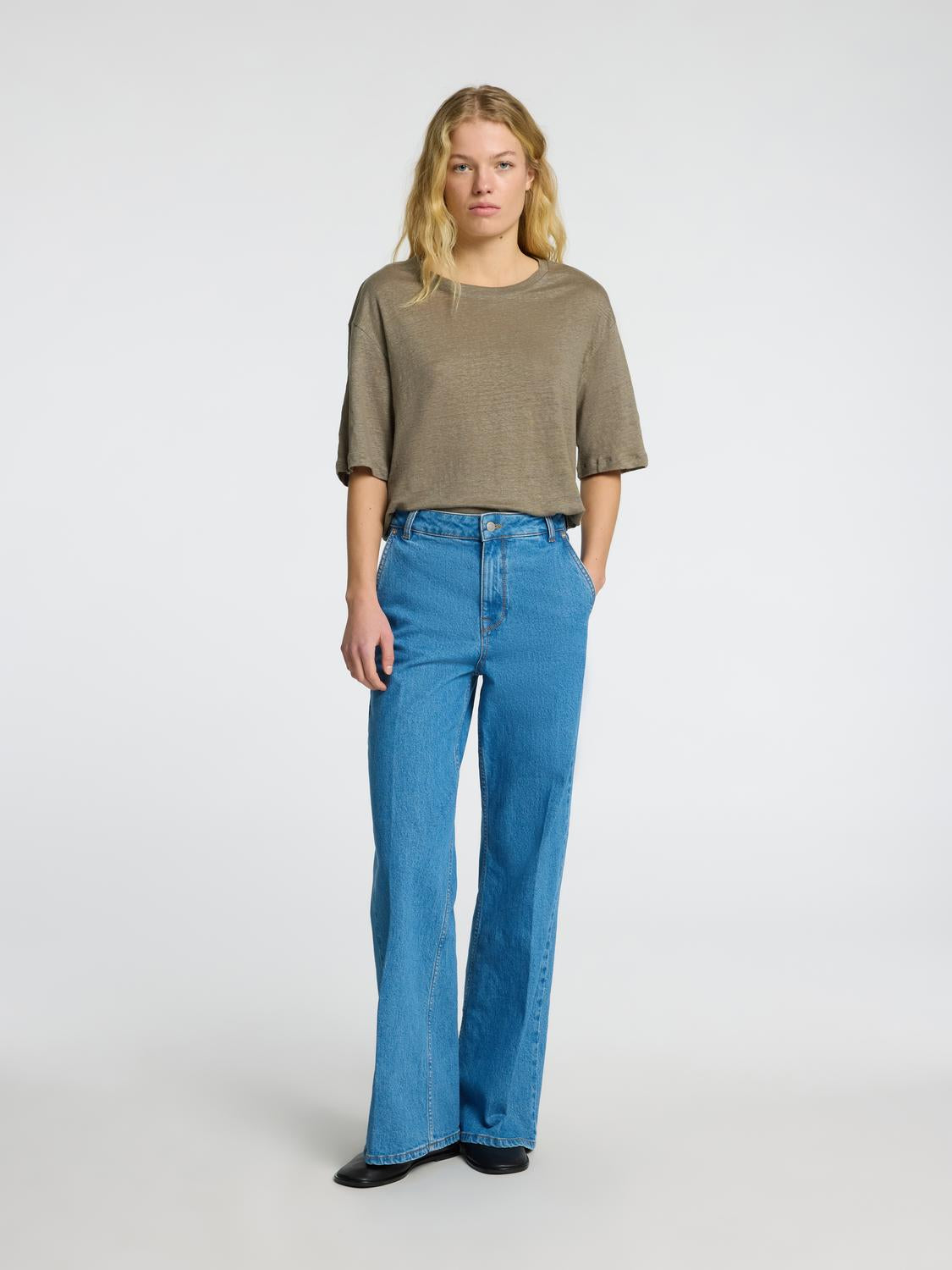 model_shot-front_full